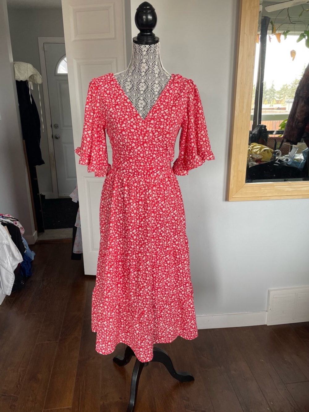 NWT Large She + Sky Tiered Tie Back Red Floral Flutter Sleeve Midi Dress - Picture 2 of 9